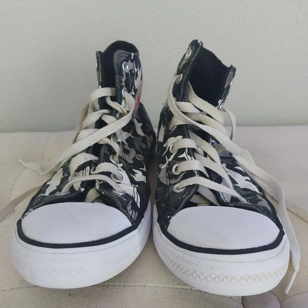 𝅺Converse Unisex Kids Chuck Taylor All-Star HI Black Shark Sneaker Shoe